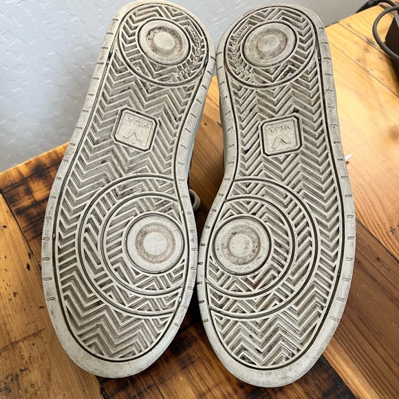 Veja Bicolor Metallic Low-Top Sneakers (8) - Picture 5 of 6